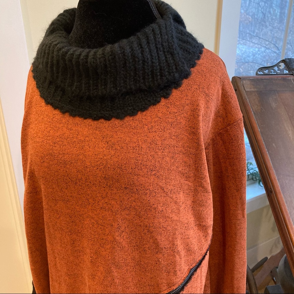 Kedziorek Orange and Black Zippered Knit Tunic Top